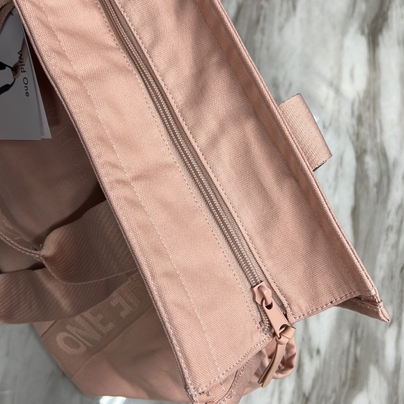 Wild One Everyday Pet Carrier - Picture 9 of 10